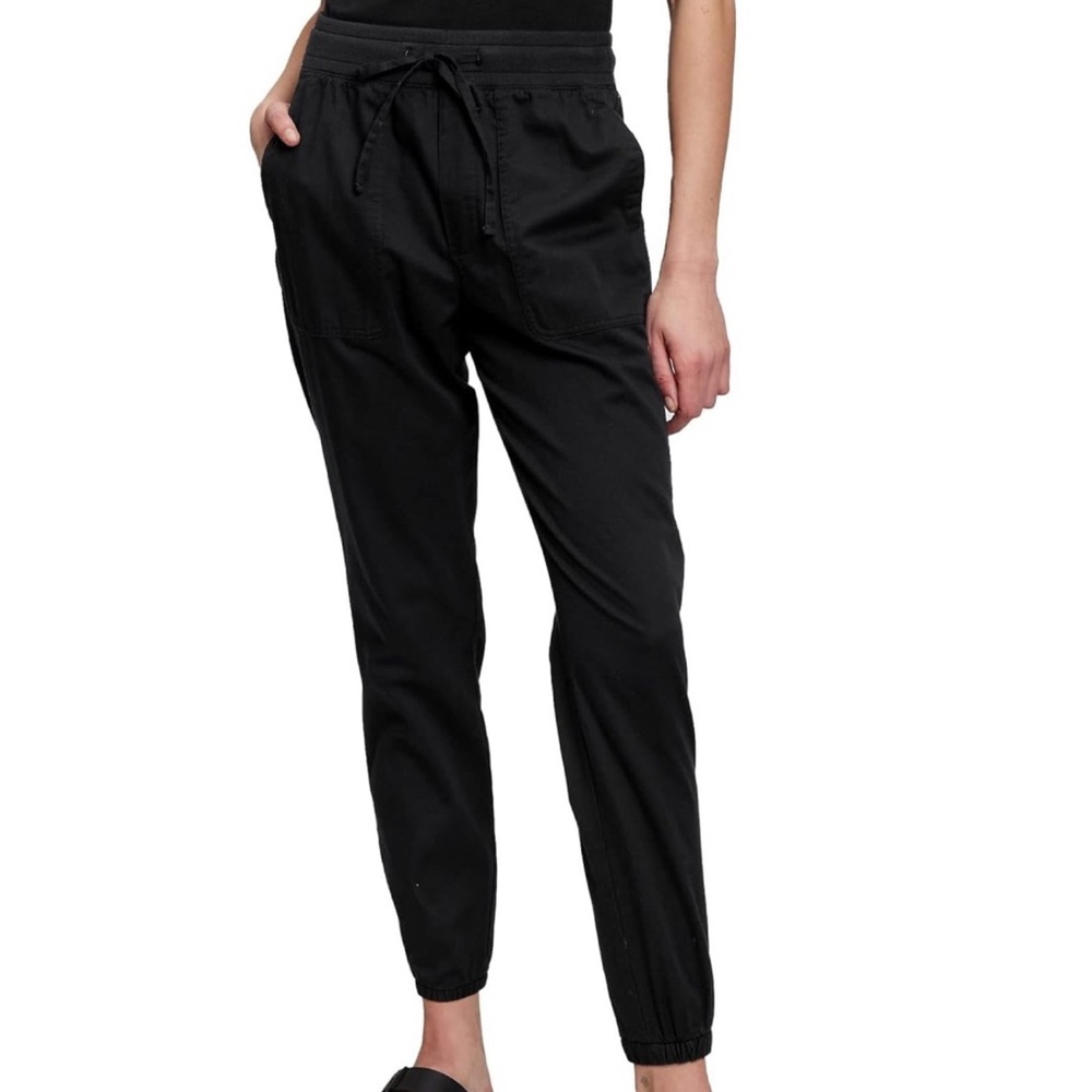 GAP women’s black pull on joggers